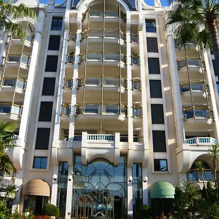 Relais De La Reine Croisette Апартаменты Канны