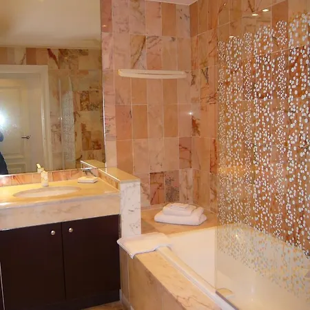 Relais De La Reine Croisette Apartamento *